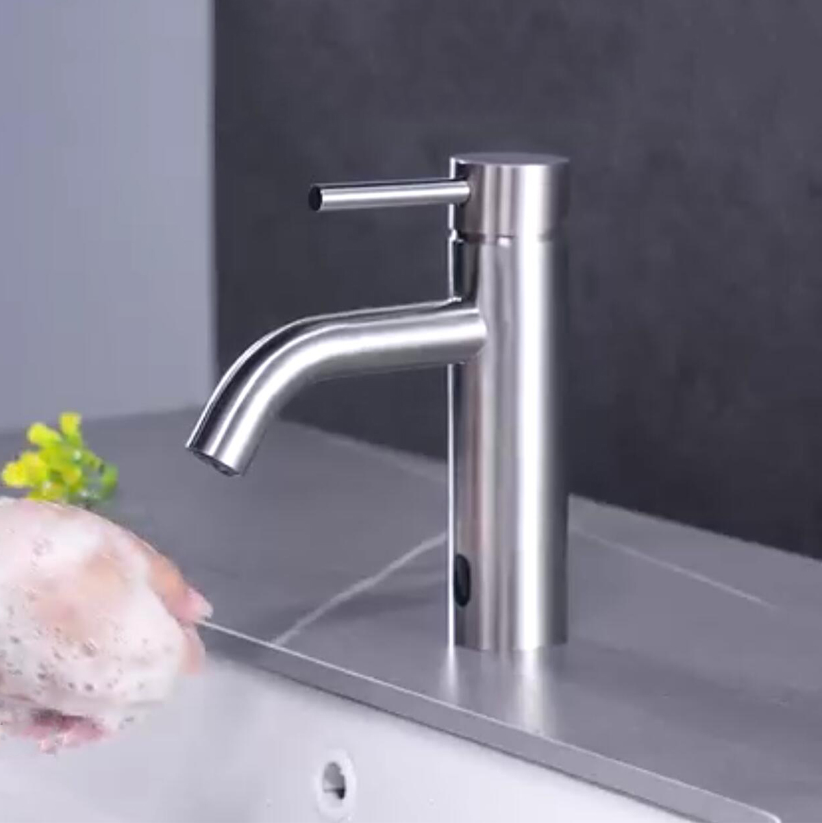 Aquacubic berührungsloser Badezimmer-Wasserhahn, automatischer Bewegungssensor, Waschbecken-Wasserhahn