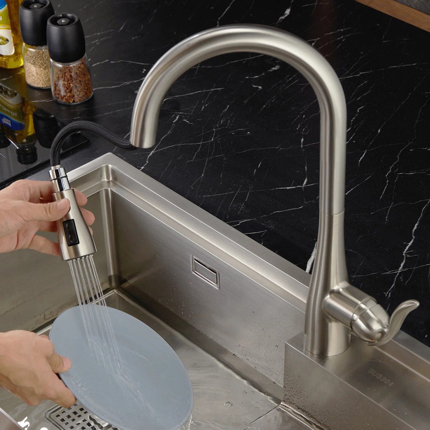 Aquacubic cUPC Deckmontage-Einloch-Küchenarmatur mit einzigartigem Design und herausziehbarem Universal-Wasserhahn