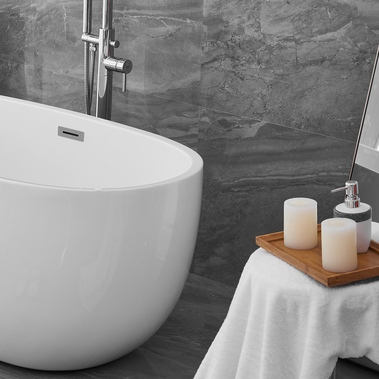 Beliebte Stil-Badewanne aus Kunststein mit dünnem Rand und fester Acryloberfläche, freistehende Badezimmerwanne für Hotels