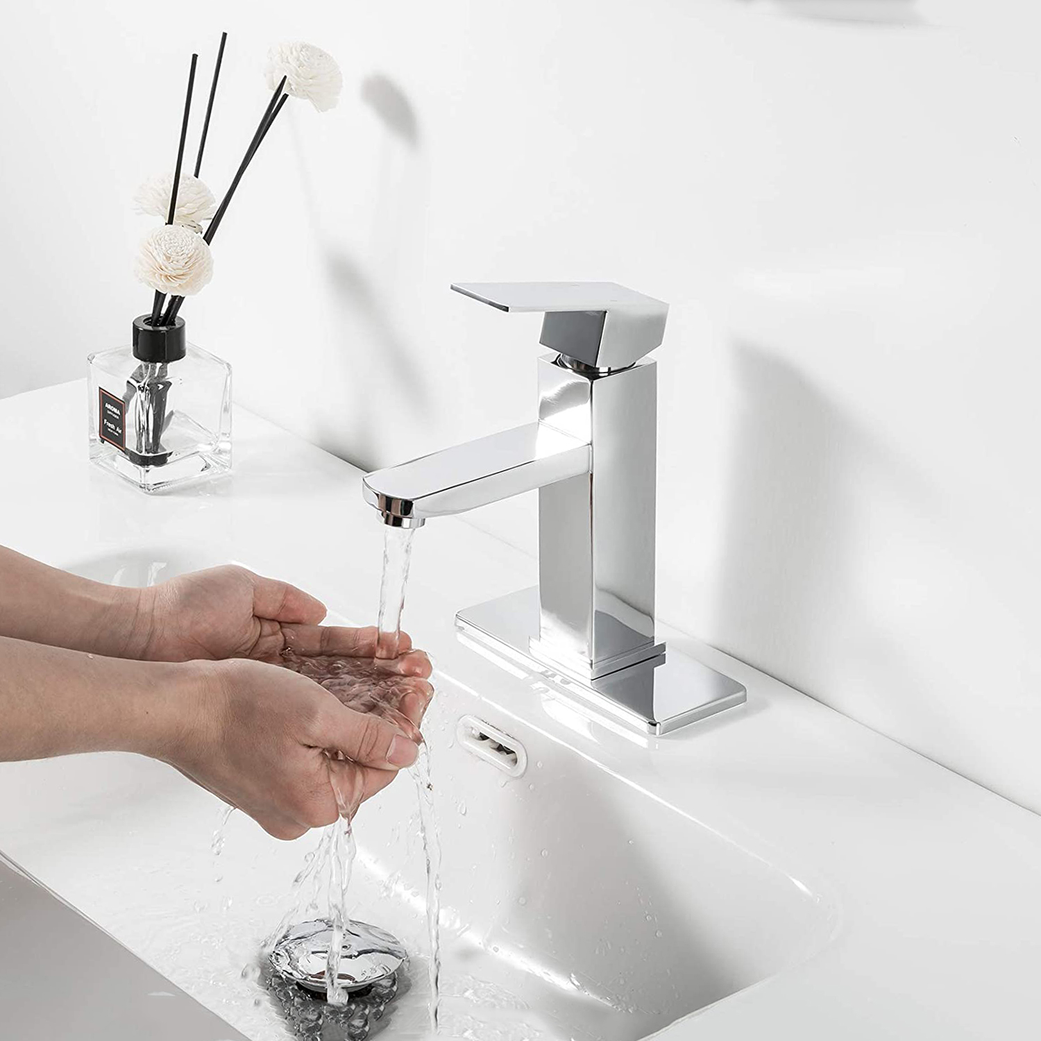 Einfacher, verchromter, quadratischer Badezimmer-Wasserhahn mit Einlochmontage, Waschtischarmatur aus Edelstahl 304