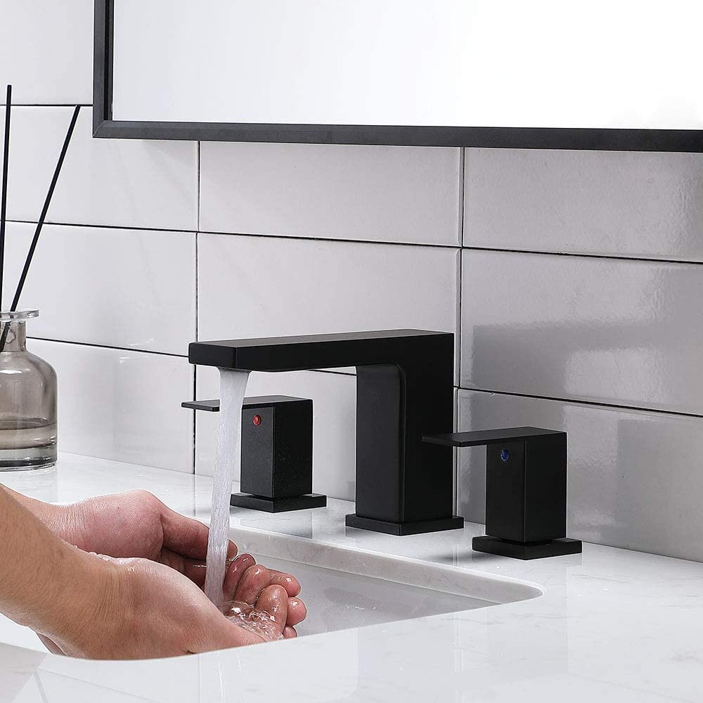 Beautiful_and_Practical_Widespread_Bathroom_Faucet