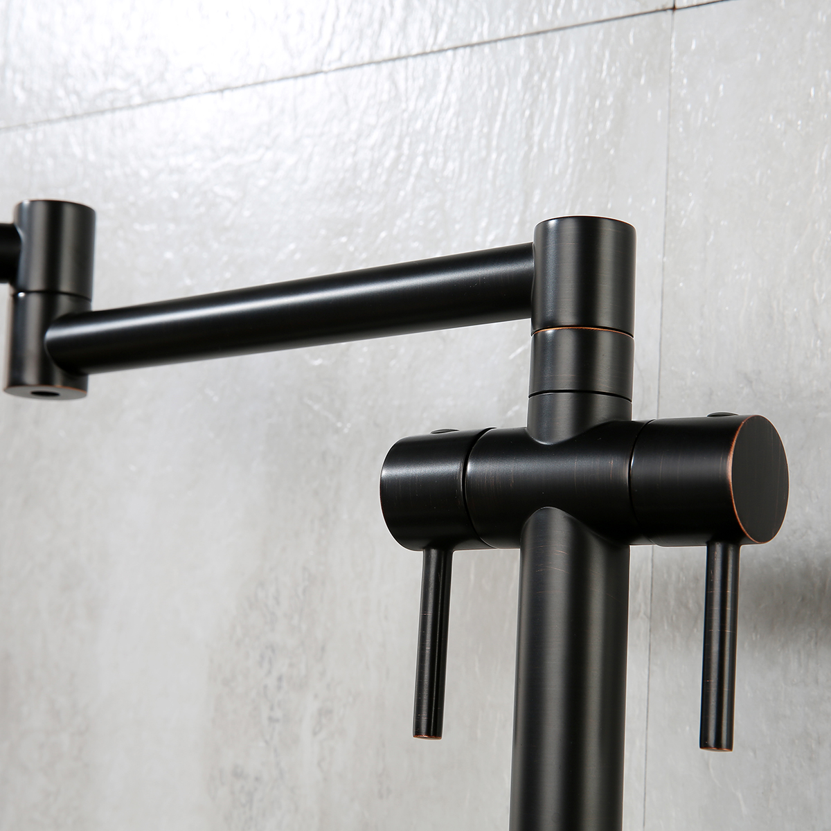 Moderner mattschwarzer Topffüller-Wasserhahn an Deck montierter Doppelgriff-Doppelgelenke frei drehbarer an Deck montierter Arbeitsplatten-einziehbarer gewerblicher Küchenspülen-Wasserhahn
