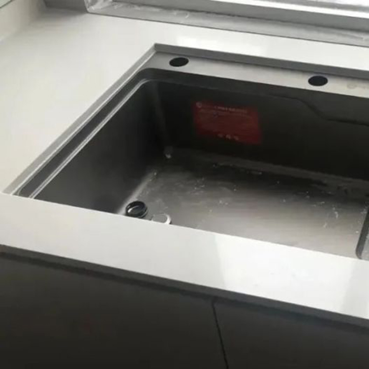 Unterbau-SUS-Spüle zeigt: Positiv vs. Negativ vs. Null