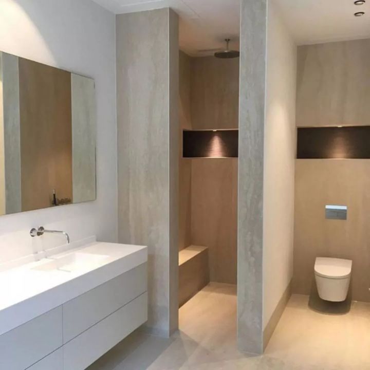 Badezimmerdesign: getrenntes WC, Dusche und Waschbecken.