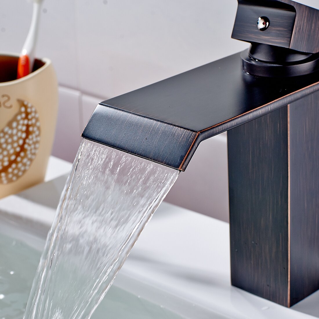 Luxus SUS 304 Waschbecken Wasserhahn Mattschwarz Wasserfall Wasserhahn Waschbecken Einhand Waschbecken Wasserhahn