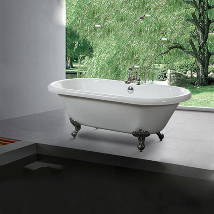 Weiße Acryl-Badewanne, moderne freistehende Badewanne mit silbernem Stützfuß, bequeme Badewannen