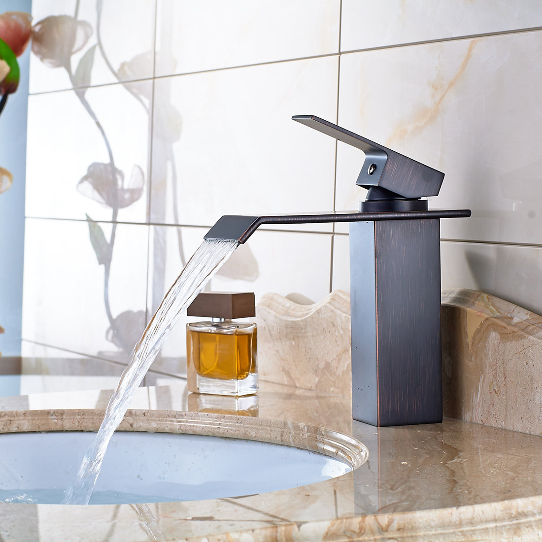 Luxus SUS 304 Waschbecken Wasserhahn Mattschwarz Wasserfall Wasserhahn Waschbecken Einhand Waschbecken Wasserhahn